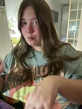 Snapshot of remirann_ chatting on September 10, 2025, 6:19 pm remirann  online show from September 10, 2025, 6:19 pm