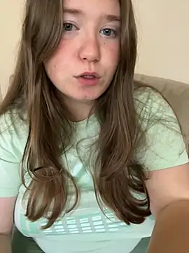 Snapshot of remirann_ chatting on September 11, 2025, 3:56 pm remirann  online show from September 11, 2025, 3:56 pm