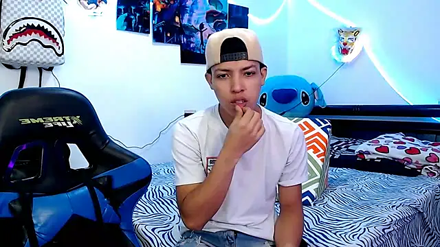 Snapshot of littleyork chatting on February 5, 2025, 4:36 pm littleyork online show from February 5, 2025, 4:36 pm