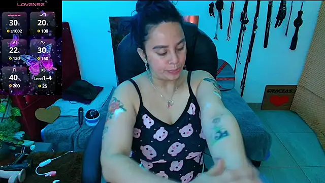 Snapshot of elektra_32 chatting on March 18, 2025, 1:20 pm elektra 32 online show from March 18, 2025, 1:20 pm