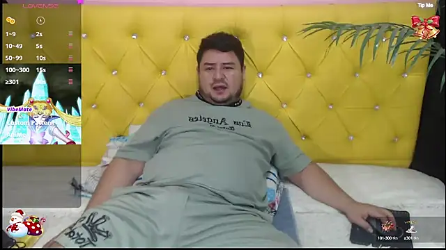 Snapshot of oso_dirty_ chatting on December 13, 2024, 5:32 pm oso dirty online show from December 13, 2024, 5:32 pm