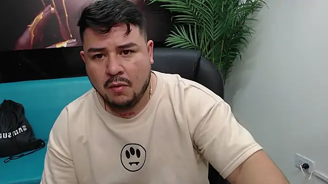 Snapshot of oso_dirty_ chatting on December 19, 2024, 5:50 pm oso dirty online show from December 19, 2024, 5:50 pm