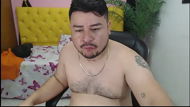 Snapshot of oso_dirty_ chatting on December 21, 2024, 5:40 pm oso dirty online show from December 21, 2024, 5:40 pm