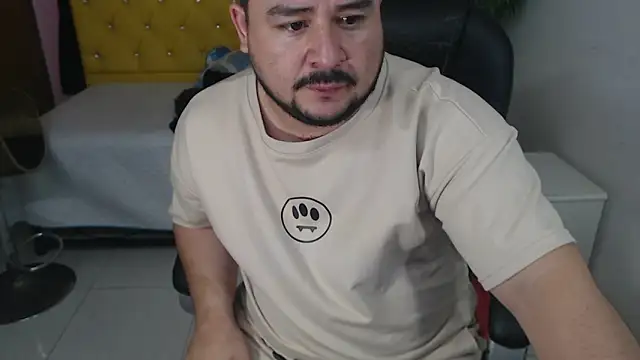 Snapshot of oso_dirty_ chatting on February 20, 2025, 5:40 pm oso dirty online show from February 20, 2025, 5:40 pm