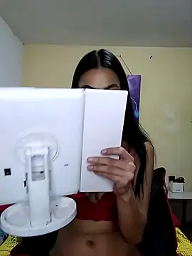 Snapshot of iamemmablake chatting on December 18, 2024, 9:18 pm iamemmablake online show from December 18, 2024, 9:18 pm