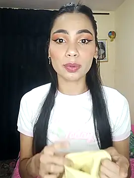 Snapshot of iamemmablake chatting on November 2, 2025, 6:10 pm iamemmablake online show from November 2, 2025, 6:10 pm