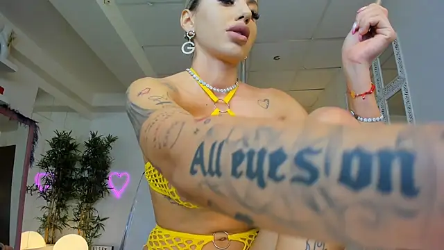 Snapshot of LisaAkira chatting on December 9, 2024, 4:15 pm LisaAkira online show from December 9, 2024, 4:15 pm