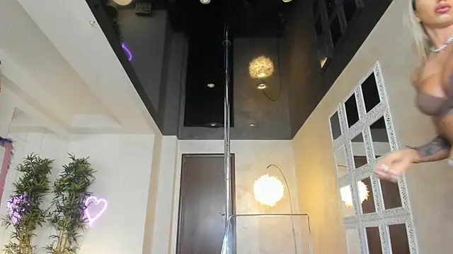 Snapshot of LisaAkira chatting on March 13, 2025, 7:09 am LisaAkira online show from March 13, 2025, 7:09 am