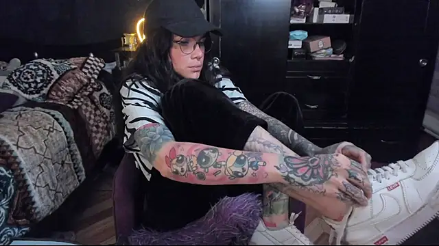 Snapshot of Lilmarieee chatting on January 19, 2025, 1:00 am Lilmarieee online show from January 19, 2025, 1:00 am