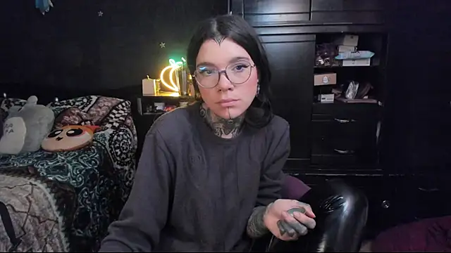 Snapshot of Lilmarieee chatting on February 13, 2025, 9:27 pm Lilmarieee online show from February 13, 2025, 9:27 pm