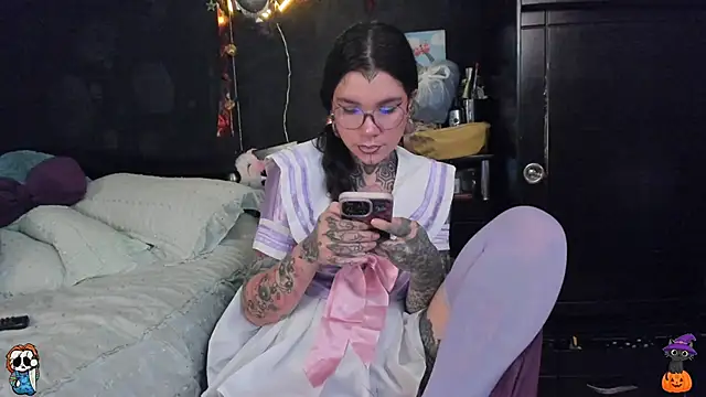 Snapshot of Lilmarieee chatting on October 15, 2025, 9:15 pm Lilmarieee online show from October 15, 2025, 9:15 pm