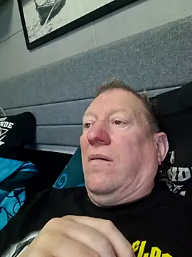 Snapshot of tomtom111111 chatting on October 18, 2025, 11:44 am tomtom111111 online show from October 18, 2025, 11:44 am