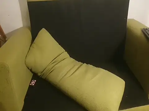 Snapshot of Lillisissi chatting on January 13, 2025, 2:39 am Lillisissi online show from January 13, 2025, 2:39 am