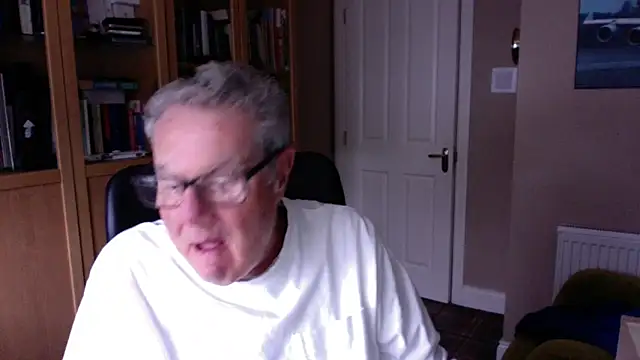 Snapshot of Oldpistolpete chatting on February 13, 2025, 12:21 pm Oldpistolpete online show from February 13, 2025, 12:21 pm
