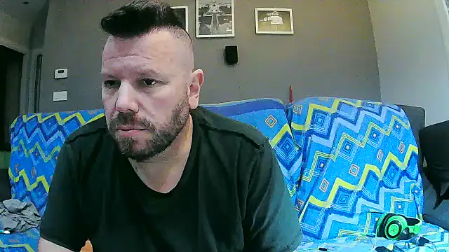 Snapshot of txan9876 chatting on October 17, 2025, 3:53 am txan9876 online show from October 17, 2025, 3:53 am