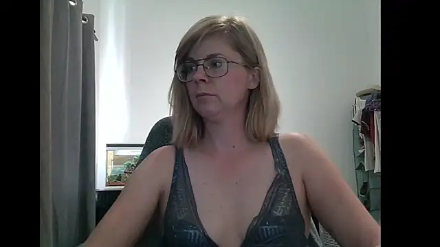 Snapshot of SavannaGirly chatting on March 1, 2025, 11:06 am SavannaGirly online show from March 1, 2025, 11:06 am