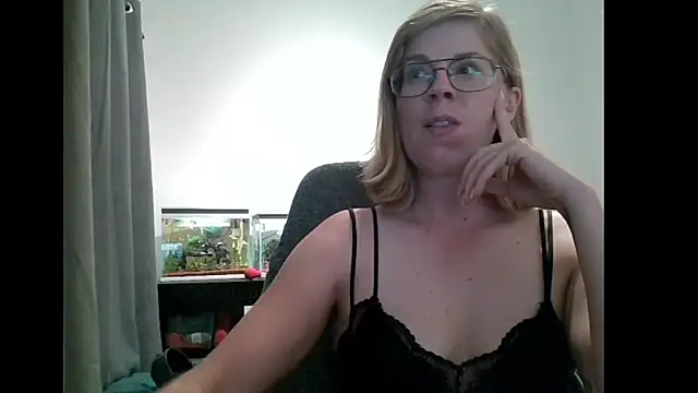 Snapshot of SavannaGirly chatting on March 14, 2025, 5:02 pm SavannaGirly online show from March 14, 2025, 5:02 pm