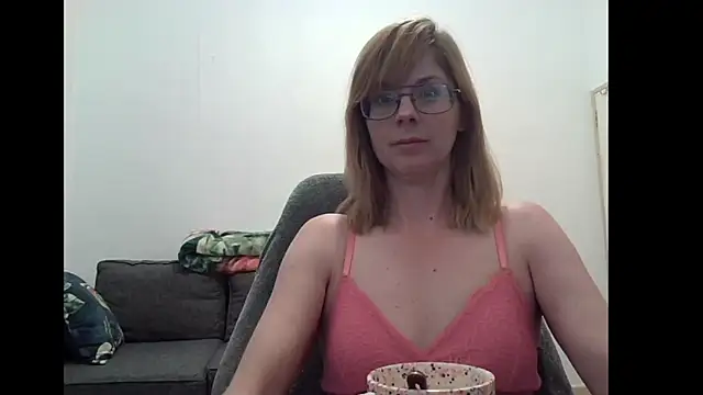 Snapshot of SavannaGirly chatting on October 27, 2025, 11:14 am SavannaGirly online show from October 27, 2025, 11:14 am
