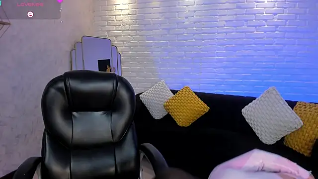 Snapshot of MaryLewis_ chatting on February 3, 2025, 6:07 pm MaryLewis online show from February 3, 2025, 6:07 pm