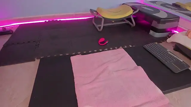 Snapshot of liagirl_cute chatting on March 7, 2025, 3:51 am liagirl cute online show from March 7, 2025, 3:51 am