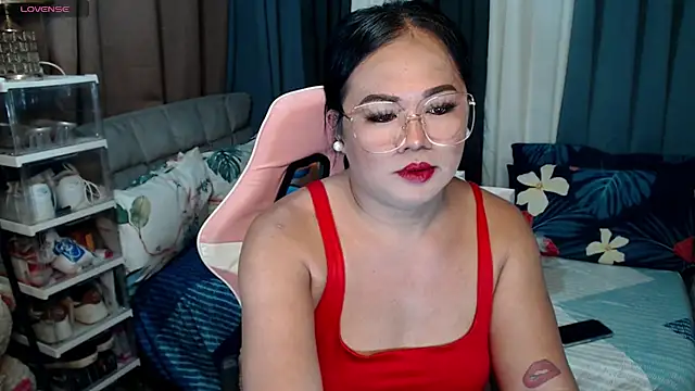 Snapshot of MagnificatMistress chatting on December 15, 2024, 2:30 am MagnificatMistress online show from December 15, 2024, 2:30 am