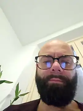 Snapshot of Dolceporco19 chatting on December 15, 2024, 9:35 am Dolceporco19 online show from December 15, 2024, 9:35 am