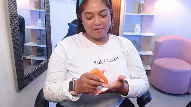 Snapshot of Kenya--Buhle chatting on September 13, 2025, 11:10 am Kenya--Buhle online show from September 13, 2025, 11:10 am
