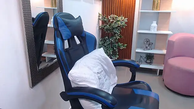 Snapshot of Kenya--Buhle chatting on September 20, 2025, 11:11 am Kenya--Buhle online show from September 20, 2025, 11:11 am