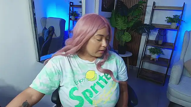 Snapshot of Kenya--Buhle chatting on October 16, 2025, 6:09 pm Kenya--Buhle online show from October 16, 2025, 6:09 pm