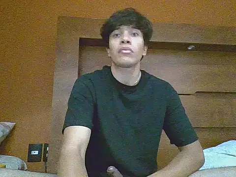 Snapshot of Eddy_177 chatting on September 30, 2025, 6:40 am Eddy 177 online show from September 30, 2025, 6:40 am