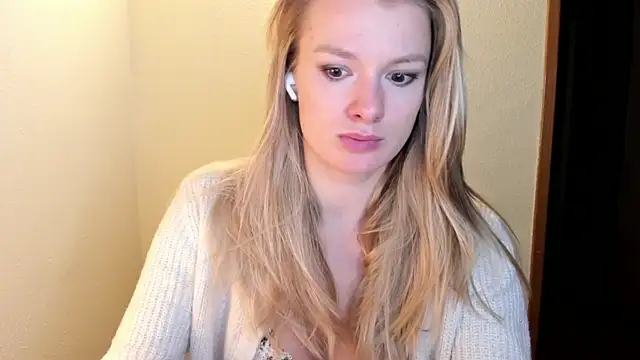 Snapshot of Annloveyou chatting on December 18, 2024, 9:18 pm Annloveyou online show from December 18, 2024, 9:18 pm