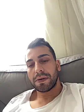 Snapshot of Emre-34 chatting on November 10, 2025, 10:03 am Emre-34 online show from November 10, 2025, 10:03 am