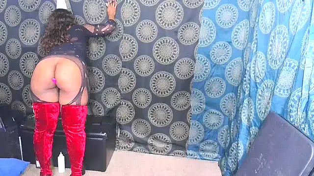 Snapshot of LunaRai chatting on January 12, 2025, 4:42 am LunaRai online show from January 12, 2025, 4:42 am