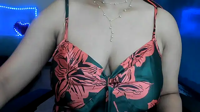 Snapshot of South_indian_tickly chatting on February 8, 2025, 2:49 pm South indian tickly online show from February 8, 2025, 2:49 pm