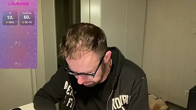 Snapshot of FABIOGLASSES chatting on February 5, 2025, 9:40 pm FABIOGLASSES online show from February 5, 2025, 9:40 pm