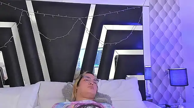 Snapshot of katya_kozlov chatting on March 22, 2025, 2:27 am katya kozlov online show from March 22, 2025, 2:27 am