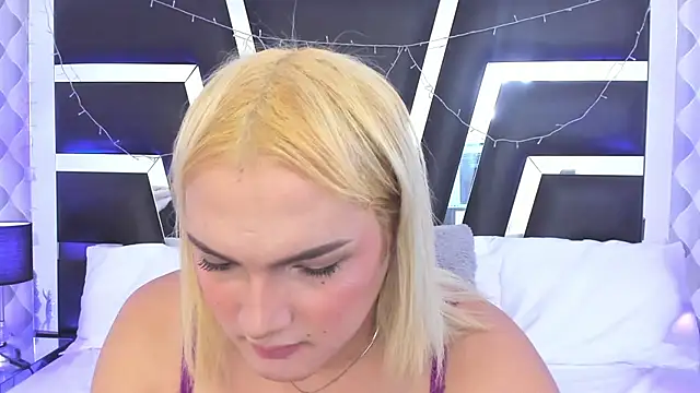 Snapshot of katya_kozlov chatting on October 3, 2025, 12:51 am katya kozlov online show from October 3, 2025, 12:51 am