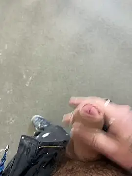 Snapshot of RenaudS-02 chatting on December 6, 2024, 11:44 am RenaudS-02 online show from December 6, 2024, 11:44 am