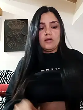 Snapshot of laura_dirtyhot chatting on October 30, 2025, 5:35 pm laura dirtyhot online show from October 30, 2025, 5:35 pm