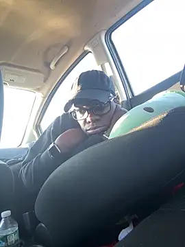 Snapshot of ChocolateBuns101 chatting on December 12, 2024, 8:21 pm ChocolateBuns101 online show from December 12, 2024, 8:21 pm