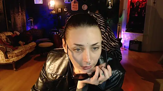 Snapshot of gothstripper chatting on October 30, 2025, 11:27 pm gothstripper online show from October 30, 2025, 11:27 pm