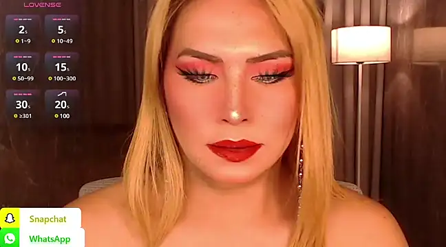 Snapshot of QUEEN_GIAMOORE69 chatting on January 31, 2025, 10:21 pm QUEEN GIAMOORE69 online show from January 31, 2025, 10:21 pm