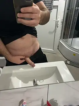 Snapshot of Vld121 chatting on February 16, 2025, 8:22 pm Vld121 online show from February 16, 2025, 8:22 pm