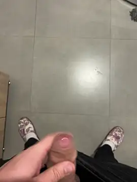 Snapshot of Vld121 chatting on February 24, 2025, 7:41 pm Vld121 online show from February 24, 2025, 7:41 pm