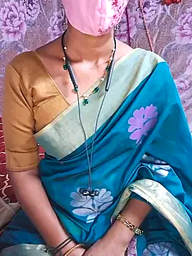 Snapshot of XBHUUME chatting on December 4, 2024, 5:11 pm XBHUUME online show from December 4, 2024, 5:11 pm