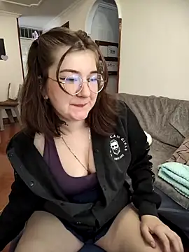 Snapshot of HunnyyLove chatting on October 6, 2025, 4:37 pm HunnyyLove online show from October 6, 2025, 4:37 pm