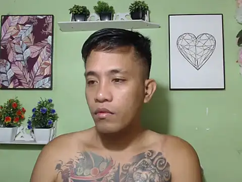 Snapshot of Thyler08 chatting on September 27, 2025, 5:12 am Thyler08 online show from September 27, 2025, 5:12 am