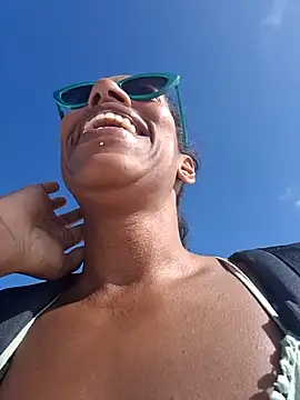 Snapshot of Goldenlace chatting on December 19, 2024, 9:49 pm Goldenlace online show from December 19, 2024, 9:49 pm