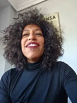 Snapshot of Goldenlace chatting on October 28, 2025, 12:30 pm Goldenlace online show from October 28, 2025, 12:30 pm