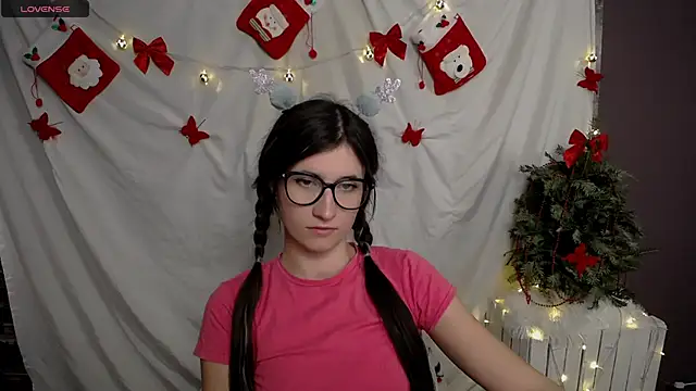 Snapshot of MaryEm976 chatting on December 10, 2024, 9:23 am MaryEm976 online show from December 10, 2024, 9:23 am